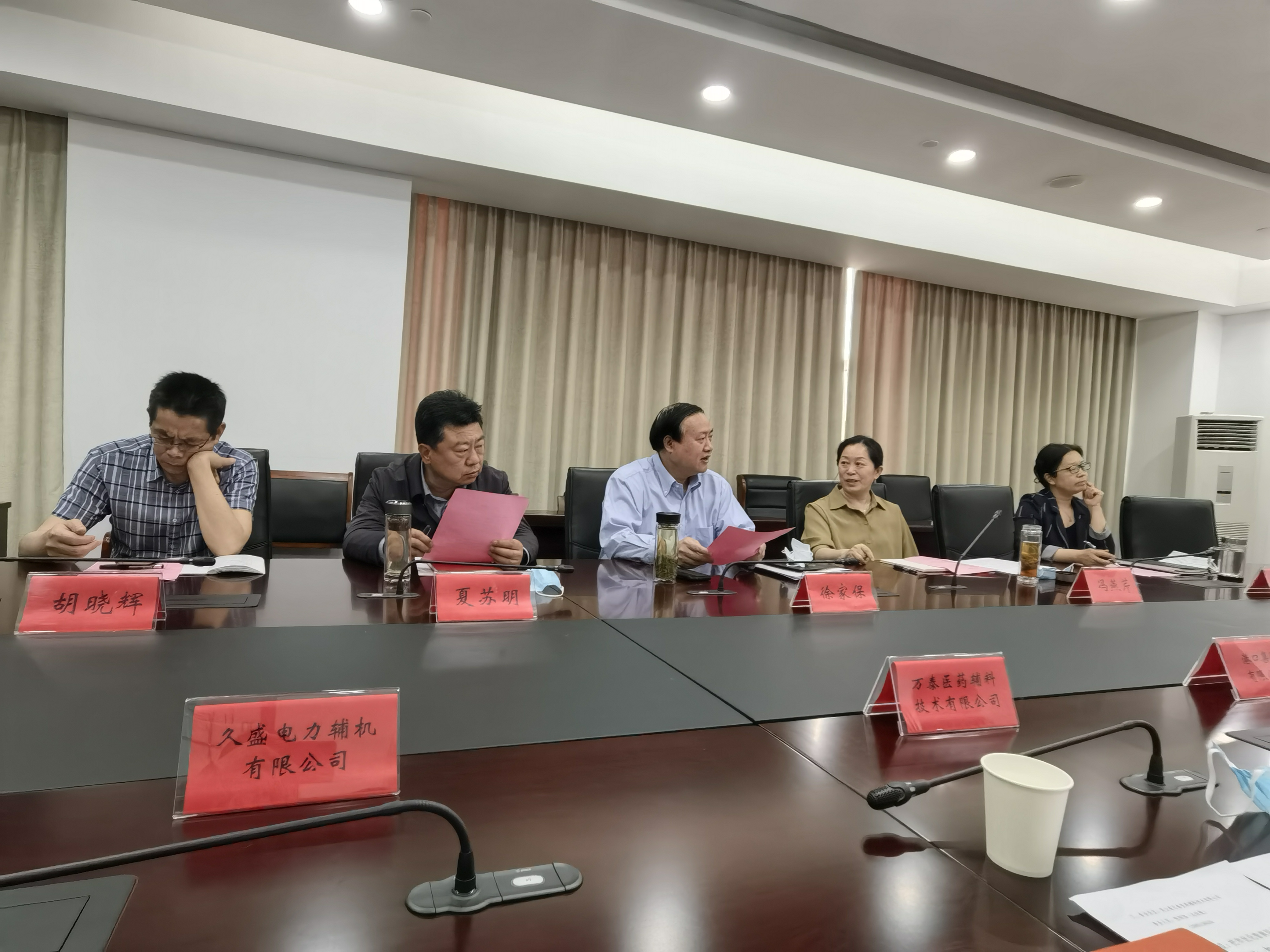 謝其志參加市人大營商環(huán)境座談會