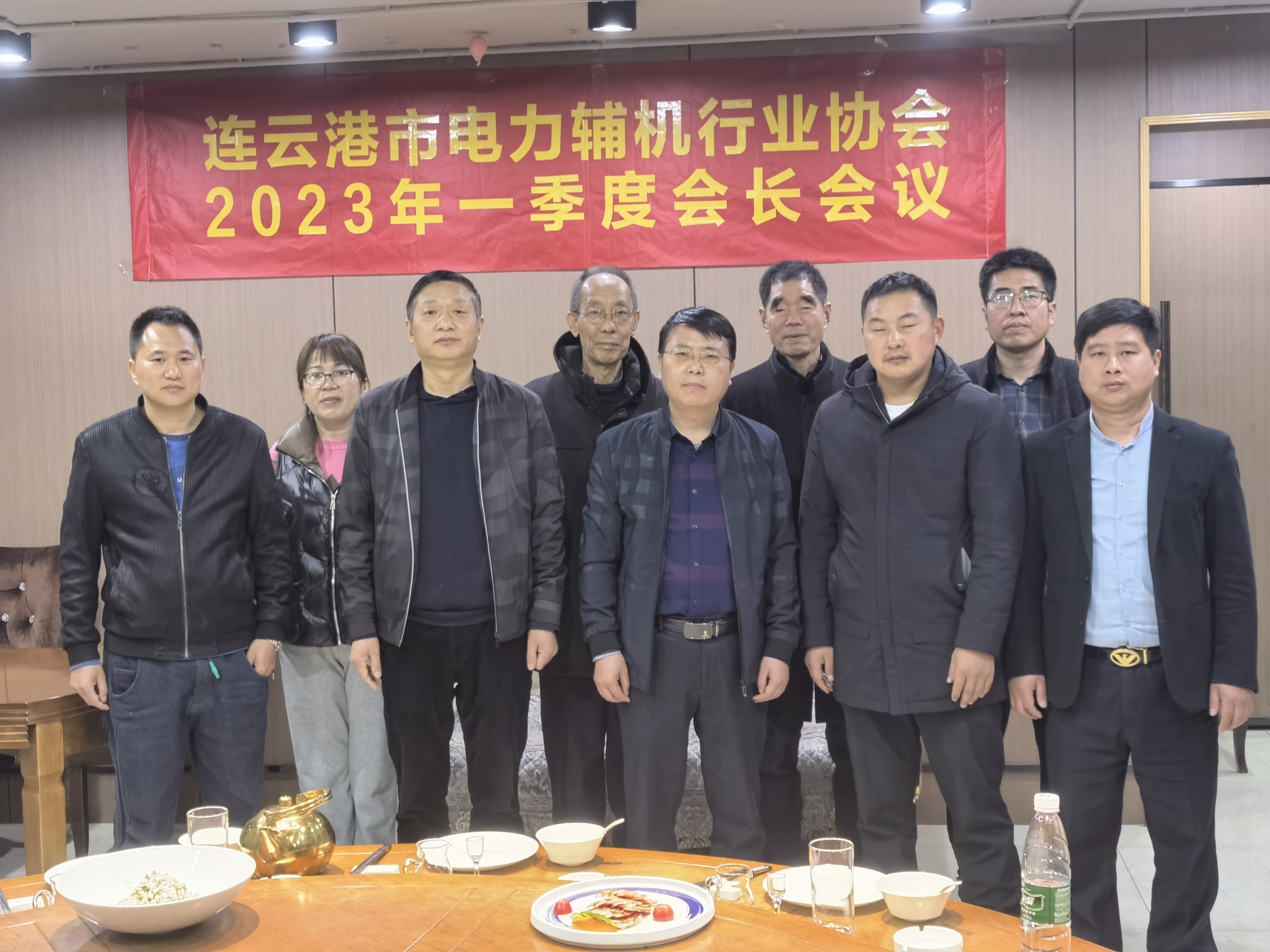 謝其志參加機(jī)械制造企業(yè)會(huì)長(zhǎng)會(huì)議