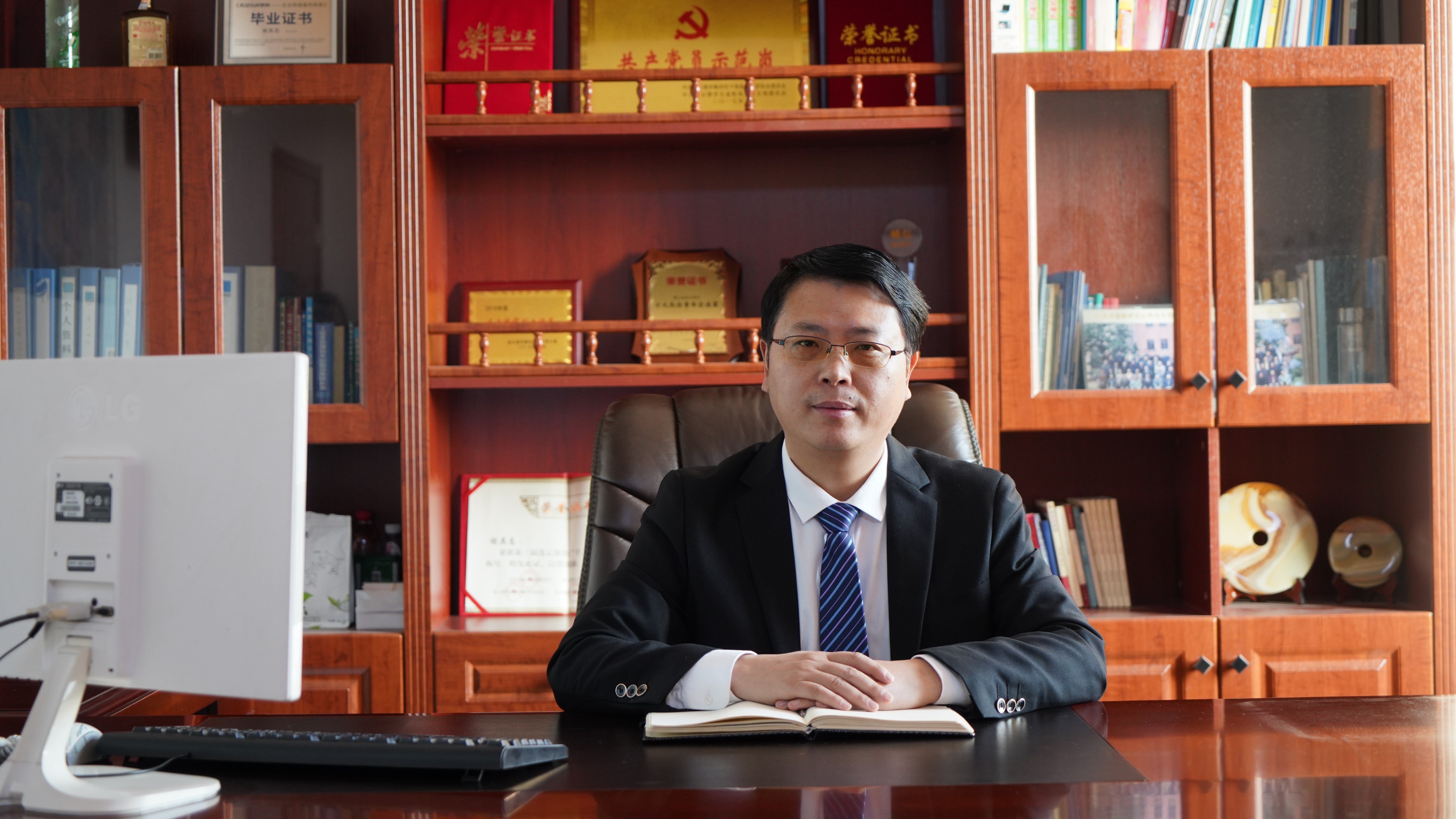 學(xué)習(xí)是推動企業(yè)進步的階梯     ——謝其志