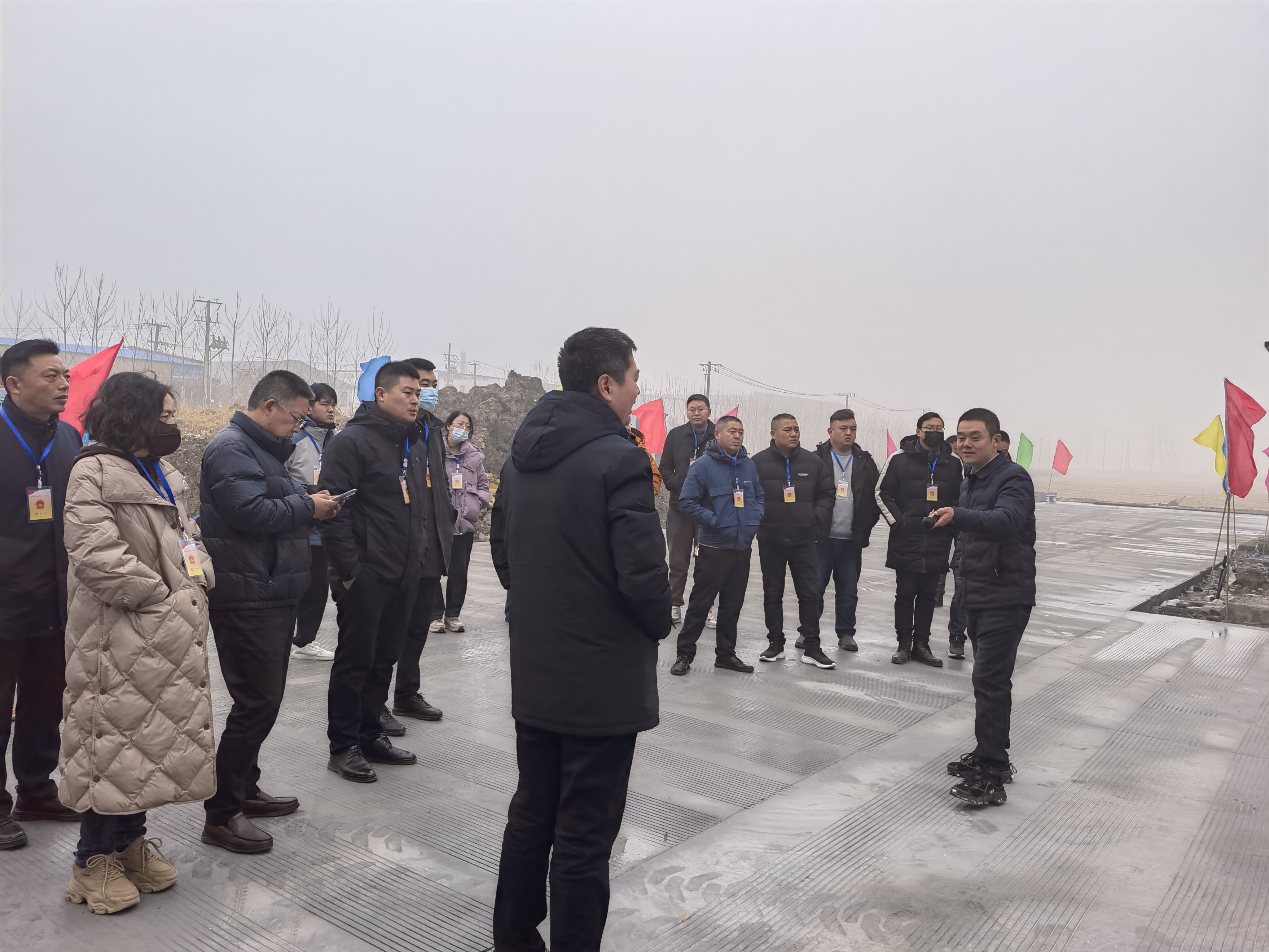 謝其志參加錦屏鎮(zhèn)重點(diǎn)項(xiàng)目視察活動(dòng)